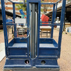 Lote #090R – Elevador o plataforma vertical Bravi Lui-Mini – se subasta a la vista, se desconoce si funciona correctamente - imagen 1