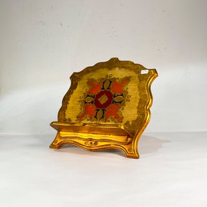 Lote siguiente: Atril de Mesa Dorado con Decoración de Arabescos