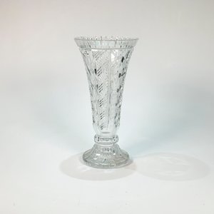 Lote siguiente: Florero de Cristal Tallado y Facetado con Cuerpo Cónico