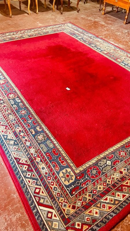 Alfombra persa de estilo clásico con detalles ornamentales - imagen 2