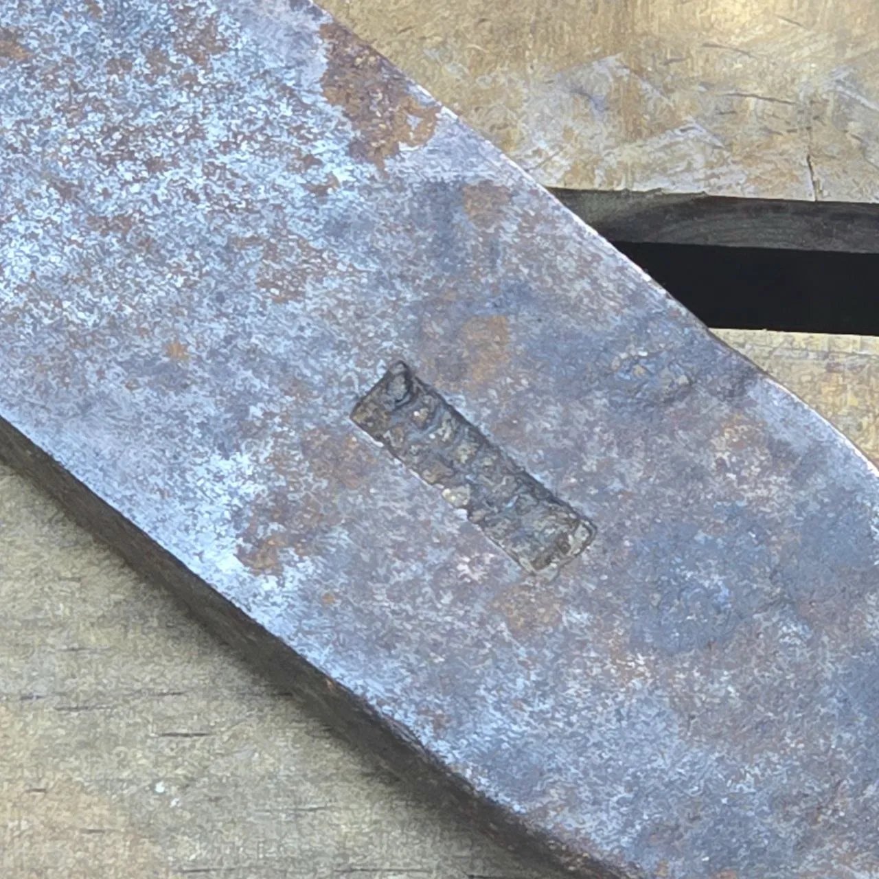 Chisela de metal con mango de madera - imagen 4