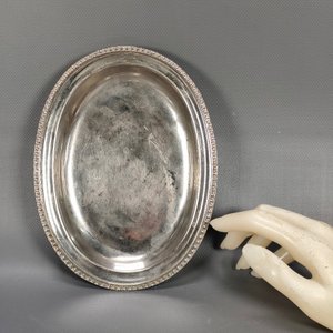 Par de Fuentes Ovaladas y Colador de Té en Metal Plateado - imagen 4