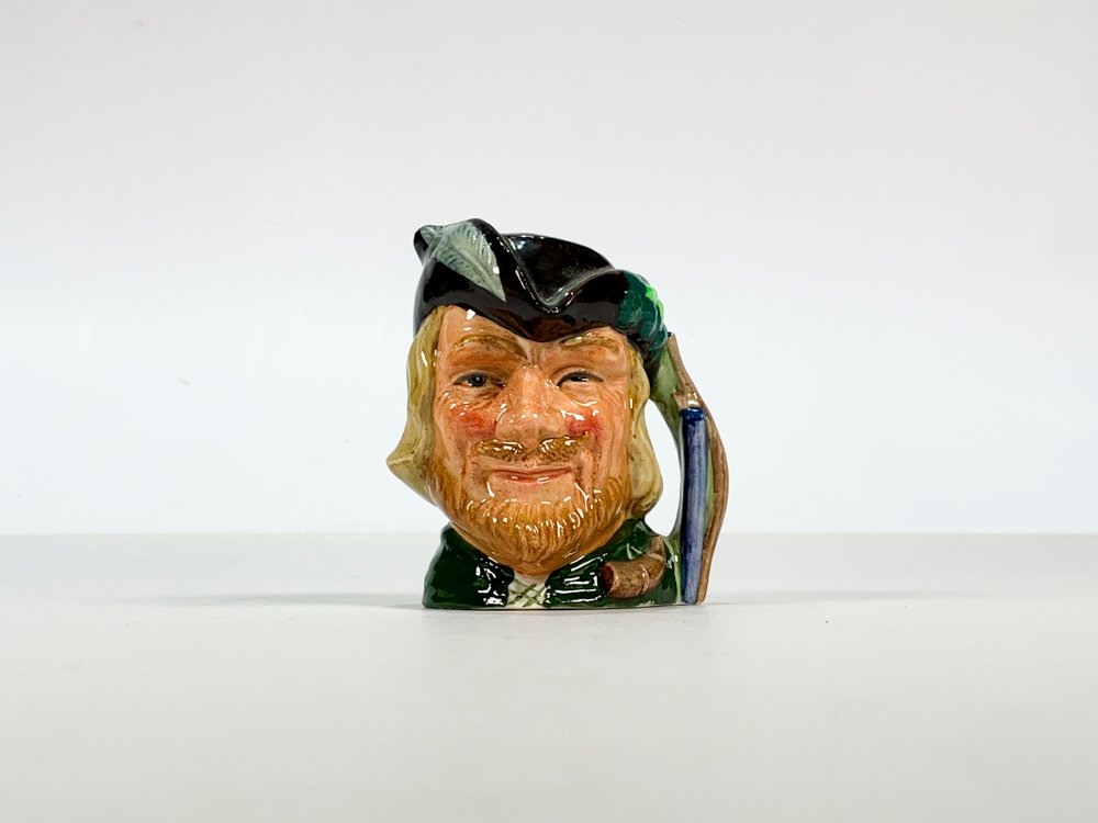 Lote siguiente: Jarra Royal Doulton con motivo Robin Hood