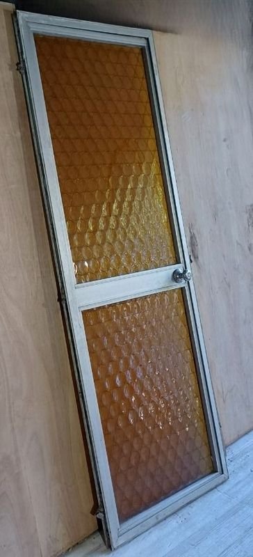 Lote anterior: Puerta de aluminio con marco y vidrio tipo fantasía