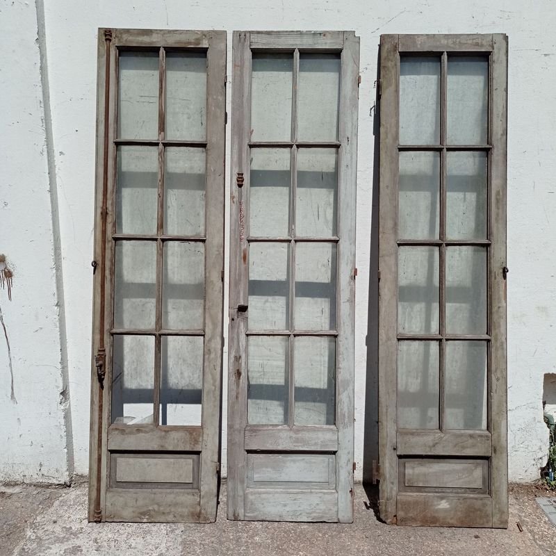 Lote siguiente: Puertas de cedro con vidrios sin marco