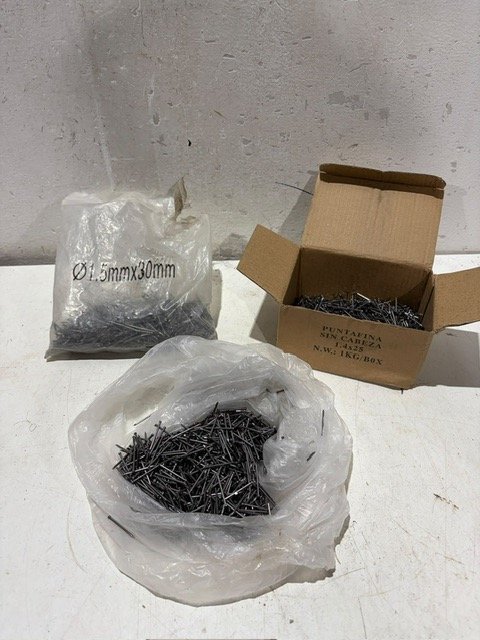 Lote de Clavos para Construcción