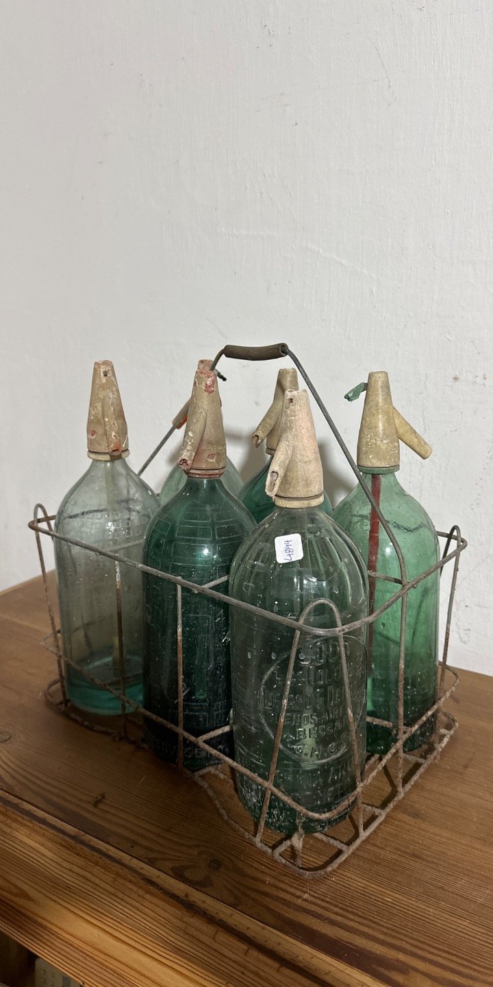 Botellas de vidrio verde antiguo