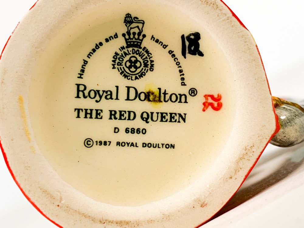 Jarra inglesa Royal Doulton con motivo de la Reina Roja - imagen 4