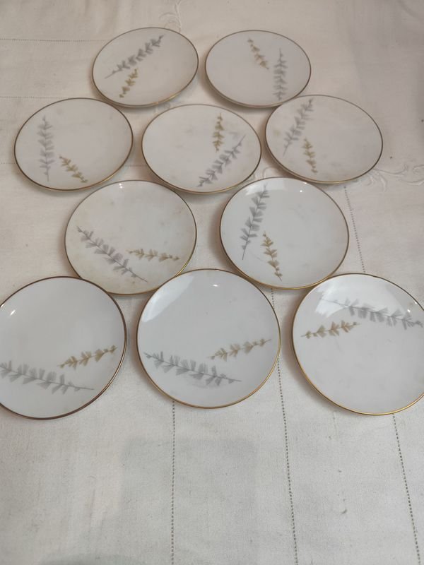 Lote siguiente: Platos de porcelana HUTSCHENREUTHER, excelente condición