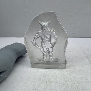 Figura Vikingo Tallado en Vidrio de Roca - imagen 2