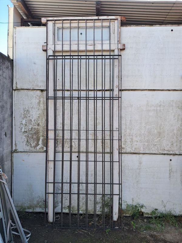 Rejas de metal para jardín en buen estado - imagen 2
