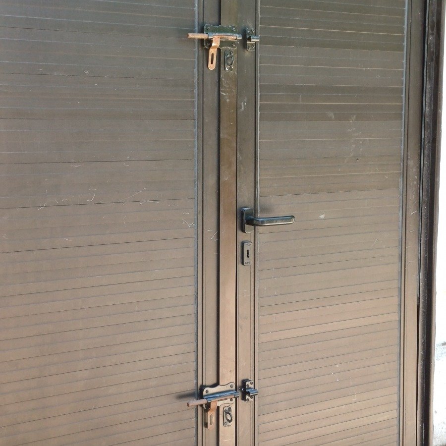 Puerta de Aluminio con Tres Hojas y Marco - imagen 6