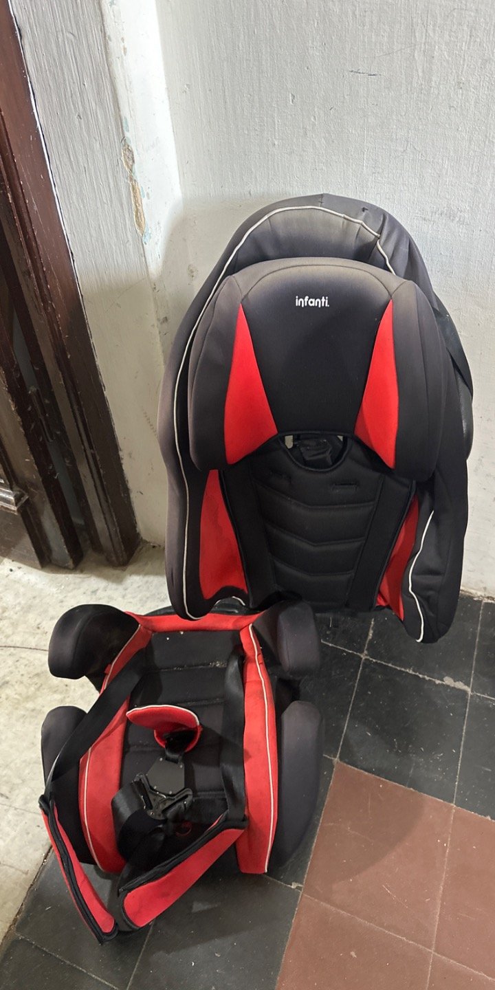 Silla de Auto Infantil Infanti Negra y Roja