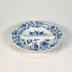 Lote siguiente: Copetinero de Porcelana Meissen Blanco con Flores Azules - Diámetro 31 cm