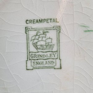 L 068 - 10 Piezas - Importante surtido de piezas de vajilla antigua de diversas firmas europeas, destacando tazas y bandejas de servicio (Con detalles y averias) - imagen 7