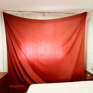 Juego de Cortinas y Fundas de Almohada Rojas - imagen 1