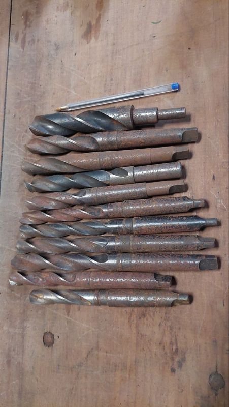 Herramientas de metal antiguas - imagen 3