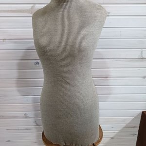 Maniquí Antiguo de Tela Beige con Base de Madera - imagen 7