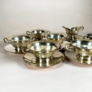 Seis Tazas para Consomé con Platos y Salsera Metálica - imagen 4