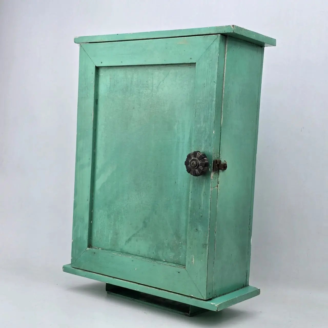 Botiquín de madera antiguo color verde menta