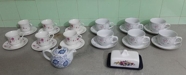 Conjunto de Vajilla: Mantequera, 6 Tazas de Té con Plato y Tetera Pintada - imagen 1