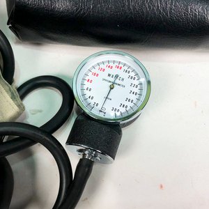 Aparato de Presión Arterial con Estuche y Manguera - imagen 3