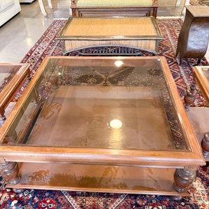 Mesa de centro y sillas de comedor estilo clásico - imagen 5
