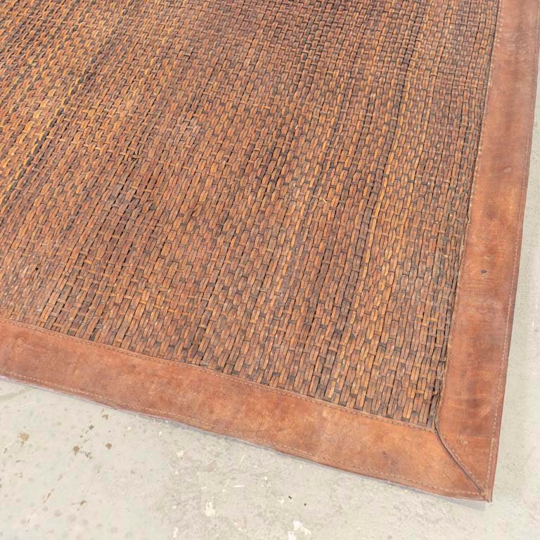 Alfombra cuadrada de cuero con detalles y fácil limpieza - imagen 2