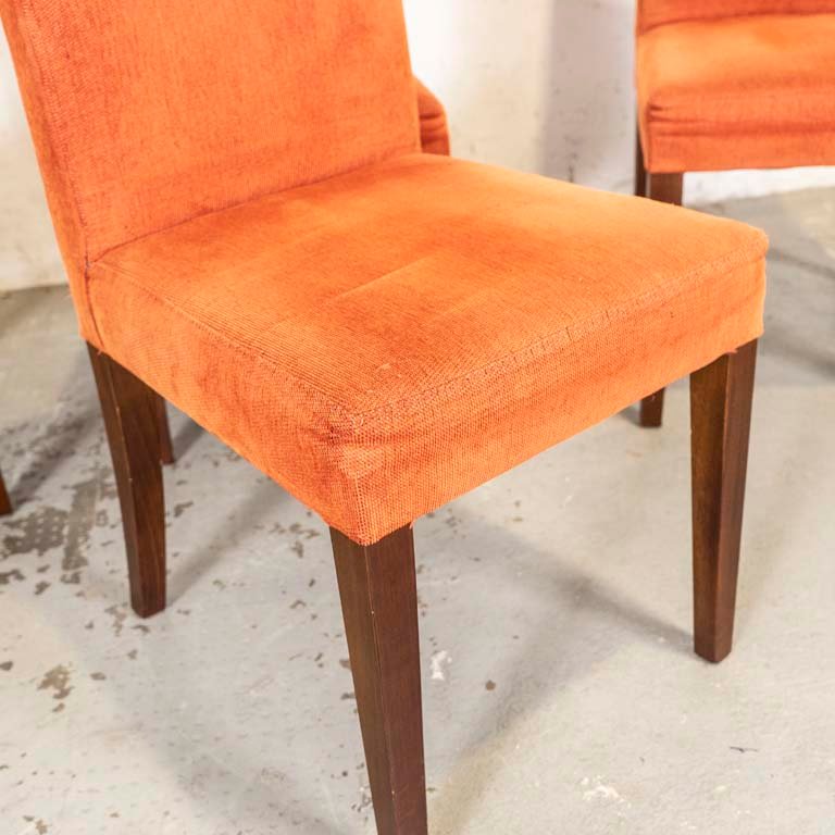 Sillas tapizadas en pana con patas de madera - imagen 2