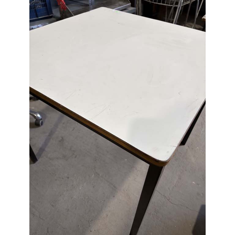 Mesa de madera con base de hierro - imagen 2