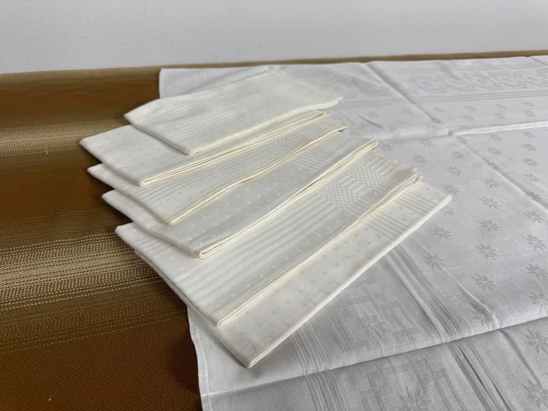 Mantel alemanesco con doce servilletas en impecable estado - imagen 6