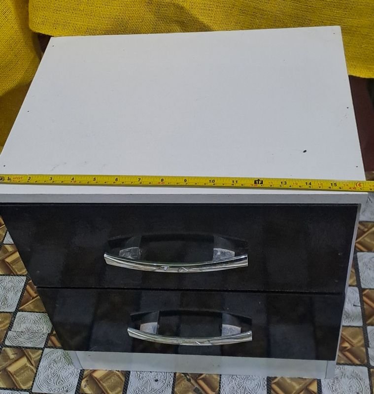 MESA DE LUZ EN MDF EN EXCELENTES CONDICIONES - imagen 4