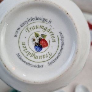 Lote de Tetera, Pocillos Rojos, Jarra y Accesorios con Decoración Frutal - imagen 4