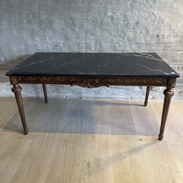 Lote siguiente: Mesa Luis XVI dorada con tapa de mármol - Medidas: 107x57x51cm