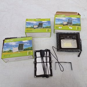 Tres focos solar led de 30W en caja. - imagen 2