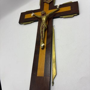 Crucifijo de Bronce y Madera con Detalles Dorados - imagen 4