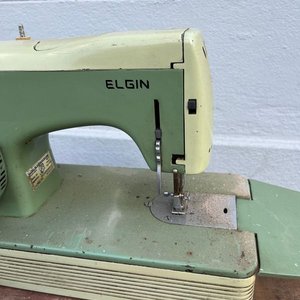 Máquina de Coser Elgin Antigua con Pedal y Motor - imagen 2