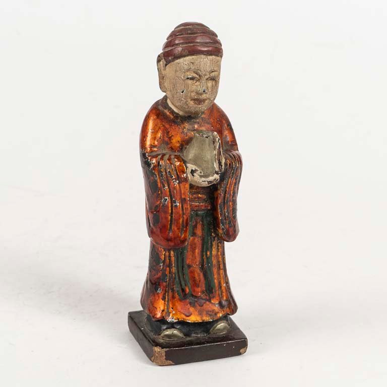 Lote siguiente: Figura oriental antigua de madera policromada