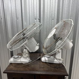 Par de Ventiladores de Pie Futura Blancos con Aspas Grises - imagen 3