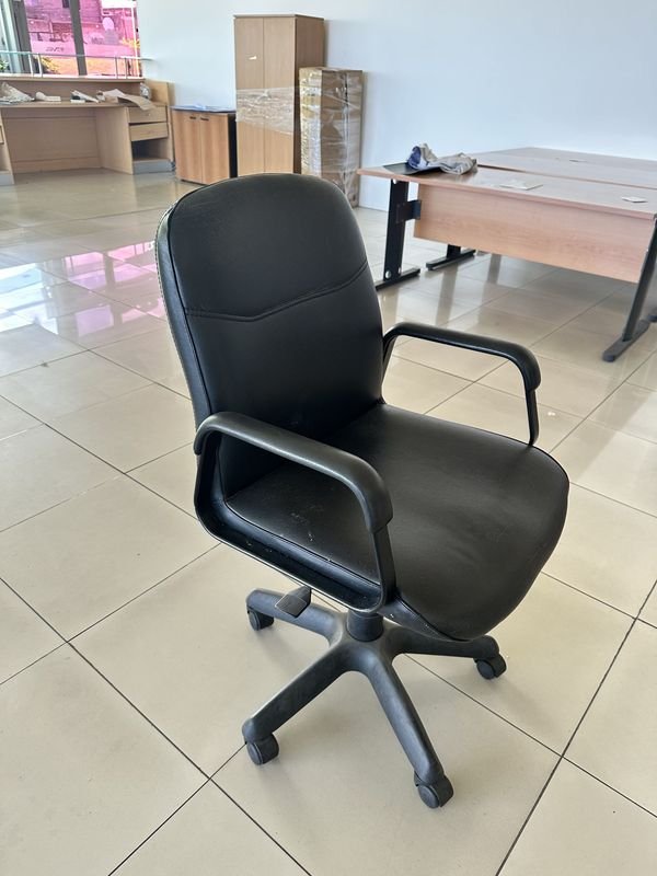 SILLA DE CUERO - imagen 10
