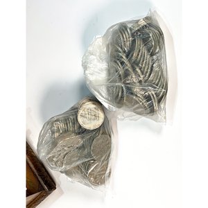 Cofre de Madera Decorado con Mariposas y Flores + Lote de Monedas Uruguayas de 10 Pesos - imagen 4