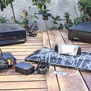 Equipos y accesorios audiovisuales: dos videograbadores sin controles Remotos y calbes Panasonic y Panavox / Dcodificador Digital con Transformador / Base de Televisor Nueva / Sin Probar - imagen 7