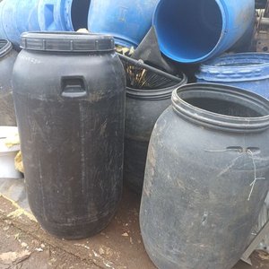 Lote de 5 Tanques Plásticos Usados con Tapa - imagen 4