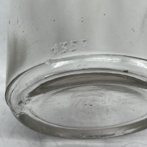 Botella Antigua de Vidrio Transparente con Logo "Galiep" y Número "4357" - imagen 6