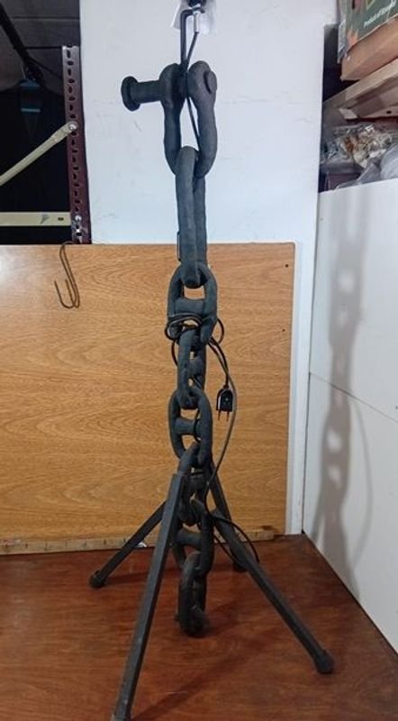 Lámpara de Pie Artesanal con Cadena de Barco Negra