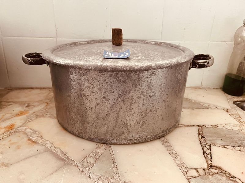 Olla Grande de Aluminio con Tapa y Asas