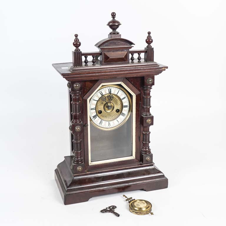 Reloj de pared antiguo con cadena y llave - imagen 1