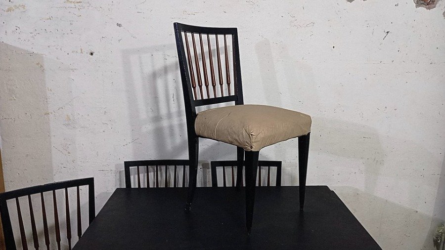 Mesa de comedor con sillas en madera - imagen 6