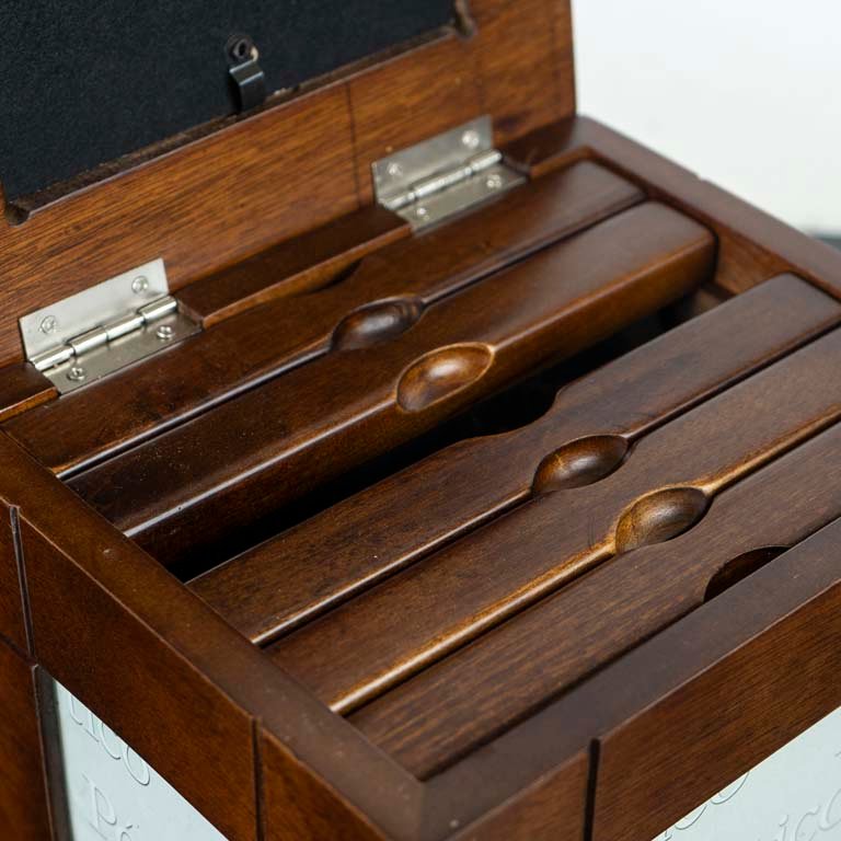 Caja con álbumes de Pórtico, detalles en la caja - imagen 2
