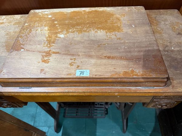 Máquina de Coser Antigua Singer con Mueble y Accesorios